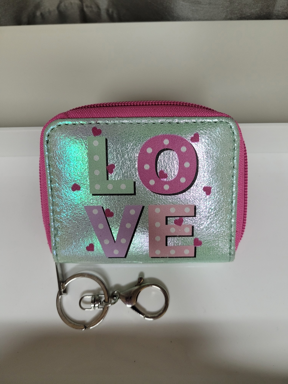 🎁 Free w/ purchase of $25+/ LOVE Iridescent Coin Pouch Keychain - Pink Trim